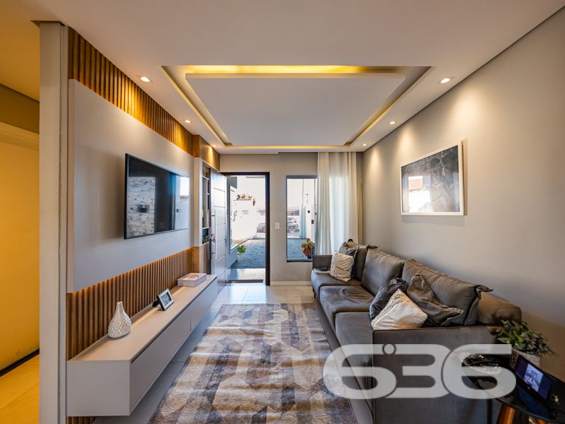 Impecável e completa: residência térrea geminada 100% mobiliada em Balneário Barra do Sul/SC

Esta é a oportunidade que você esperava para viver com conforto, segurança e estilo em um dos bairros mais tranquilos e acessíveis de Balneário Barra do Sul: a Costeira. Esta residência geminada, combina elegância moderna com praticidade, sendo entregue completamente mobiliada – do jeitinho que está nas fotos, no sistema porteira fechada.

Com 63,60m² de área e terreno plano de 150m², o imóvel foi projetado para proporcionar bem-estar em cada detalhe. A área social é integrada e funcional, com sala de estar e jantar em conceito aberto, acabamentos em gesso rebaixado com iluminação embutida, móveis planejados de alto padrão com garantia vitalícia e eletrodomésticos inclusos: geladeira, lava e seca, micro-ondas, TV, entre outros.

A cozinha é um verdadeiro destaque, com bancada em pedra, cooktop moderno, marcenaria inteligente e acabamento de alto nível. São dois dormitórios bem distribuídos e climatizados, um deles com closet. O banheiro segue a linha clean e sofisticada, com box em vidro temperado e revestimento moderno.

O imóvel conta ainda com edícula com churrasqueira, jardim frontal e nos fundos, área de serviço independente e uma charmosa banheira ofurô – ideal para seus momentos de relaxamento.

Diferenciais que fazem a diferença:
Sistema de segurança com alarme, câmeras e campainha com vídeo;
Garagem;
Imóvel murado e cercado, em rua calma;
Localização estratégica, próxima a escola, mercado e farmácia;
Permite animais e está pronto para morar. Basta entrar com as malas.

Este não é apenas um imóvel – é um lar completo, pensado para quem valoriza design, conforto e segurança em um só lugar.

Agende agora mesmo sua visita com a equipe da 636 Negócios Imobiliários. Com mais de 30 anos de experiência, oferecemos segurança jurídica, atendimento técnico e total suporte para que você faça um excelente negócio!
 
636 NEGÓCIOS IMOBILIÁRIOS: A SUA MELHOR ESCOLHA
Com mais de 30 anos de experiência, a 636 Negócios Imobiliários é sua parceira ideal para encontrar o imóvel perfeito. Estamos prontos para ajudá-lo a fazer deste imóvel o seu novo lar.
 
Telefone: (47) 3451-0636
WhatsApp: (47) 99190-0636
 
Não perca esta oportunidade única. Visite nosso site para mais informações: i636.com.br