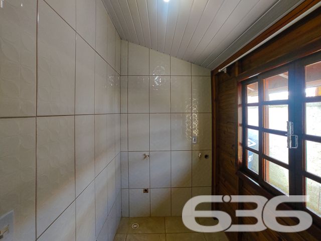 SONHO DE MORADIA OU INVESTIMENTO EM SÃO FRANCISCO DO SUL

Descubra o potencial desta propriedade única em São Francisco do Sul, com duas casas em um terreno de 360m² e 120m² de área construída. Ideal para famílias ou investidores.

Este imóvel oferece flexibilidade e conforto com 4 dormitórios, 2 banheiros, e 2 salas de estar/jantar conjugadas com a copa e cozinha, promovendo ambientes acolhedores para reuniões familiares e momentos de lazer.

Completam o lar 2 garagens cobertas e 2 descobertas, além de uma prática área de serviço. A propriedade é murada, garantindo privacidade e segurança, e aceita animais, tornando-se o lar ideal para toda a família.

Localizado no bairro Ervino, um dos mais tranquilos e convidativos de São Francisco do Sul, esta propriedade não apenas promete um refúgio pacífico mas também oferece fácil acesso às principais vias e serviços essenciais.

A proximidade com as belas praias da região possibilita desfrutar da exuberância e das atividades de lazer que o litoral catarinense oferece, combinando a serenidade do ambiente com a conveniência urbana.

A 636 Negócios Imobiliários, com mais de 30 anos de experiência no mercado imobiliário e uma equipe dedicada, está pronta para auxiliar na realização do seu sonho ou no investimento em São Francisco do Sul.

Para mais informações, entre em contato conosco pelo telefone: (47) 3451-0636 ou WhatsApp: (47) 99190-0636.

Este e outros milhares de imóveis no site: i636.com.br