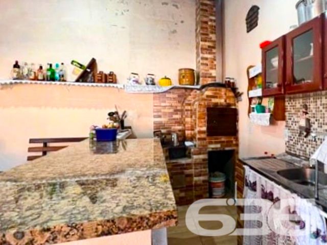 
Descubra a serenidade de viver em São Francisco do Sul, onde a arquitetura aconchegante encontra a funcionalidade moderna. Orgulhosamente apresentada pela 636 Negócios Imobiliários, esta encantadora residência térrea promete ser o lar dos seus sonhos.

Erigida em 2019 e cuidadosamente mantida, a propriedade exibe uma área construída de 143m², assentada num terreno de geometria regular com 276m², ostentando uma topografia plana, ideal para viver momentos de tranquilidade e privacidade.

A casa se abre para um acolhedor jardim, conduzindo a um interior marcado por acabamentos em madeira que evocam conforto e calor. A disposição de cinco dormitórios oferece espaços íntimos e relaxantes, perfeitos após um longo dia. Duas casas de banho modernas refletem funcionalidade e estilo, com azulejos cuidadosamente selecionados para criar um santuário privado de bem-estar.

O coração da casa é a espaçosa sala de estar e jantar, convidando a momentos de convívio familiar e entretenimento, enquanto a copa e cozinha conjugadas são um convite à arte culinária em um ambiente de camaradagem. A área de festas, adornada com churrasqueira e forno a lenha, é o cenário ideal para celebrar a vida com amigos e familiares.

Quatro vagas de garagem, sendo duas cobertas e duas descobertas, oferecem comodidade e segurança para seus veículos. A propriedade também conta com área de serviço prática, otimizando o cotidiano doméstico.

Localizada no bairro Ubatuba, a residência garante fácil acesso às principais vias, bem como a serviços públicos essenciais, sem sacrificar a paz do ambiente residencial. A estrutura do imóvel é complementada pela conectividade com a internet, essencial na era digital.

Permita-se experimentar o melhor de São Francisco do Sul, uma oferta exclusiva da 636 Negócios Imobiliários, onde cada detalhe foi pensado para refletir a excelência e o conforto que você merece. Visite e sinta-se inspirado a chamar este lugar de lar. 

636 NEGÓCIOS IMOBILIÁRIOS: A SUA MELHOR ESCOLHA
Com mais de 30 anos de experiência, a 636 Negócios Imobiliários é sua parceira ideal para encontrar o imóvel perfeito. Estamos prontos para ajudá-lo a fazer deste imóvel o seu novo lar.
 
Telefone: (47) 3451-0636
WhatsApp: (47) 99190-0636
 
Não perca esta oportunidade única. Visite nosso site para mais informações: i636.com.br
