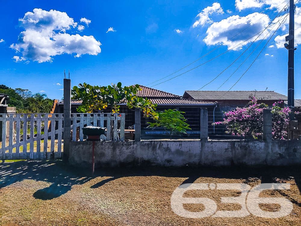 Residência Única e Encantadora em São Francisco do Sul
Descubra o prazer de viver em harmonia com a natureza nesta residência padrão térrea, situada no tranquilo bairro de Ervino, São Francisco do Sul. Com fácil acesso a apenas 700 metros do mar, esta propriedade oferece um refúgio perfeito para quem busca tranquilidade sem abrir mão da conveniência.
Composição do Imóvel:
Espaço e Conforto: A casa dispõe de 2 dormitórios aconchegantes e 2 banheiros completos, promovendo privacidade e comodidade para toda a família. A sala de estar é ampla, perfeita para receber amigos e familiares com conforto.
Lazer e Comodidades: Desfrute de momentos memoráveis no espaço gourmet com churrasqueira integrado à copa e cozinha, ideal para confraternizações. A área de festa externa com churrasqueira adicional assegura que seus eventos sejam sempre especiais.
Garagens: Com três vagas cobertas e três descobertas, há amplo espaço para veículos e equipamentos de lazer.
Detalhes que Encantam: A residência é totalmente murada, oferecendo segurança e privacidade. A conexão com a internet garante que você esteja sempre conectado, seja para trabalho ou lazer.
Vantagens da Localização:
Proximidade com o Mar: Situada a curta distância da praia, esta casa é perfeita para quem sonha com o estilo de vida litorâneo. Aproveite passeios à beira-mar sempre que desejar, com fácil acesso a apenas 700 metros de distância.
Natureza e Tranquilidade: O bairro Ervino é conhecido por sua tranquilidade e proximidade com a natureza, oferecendo um ambiente sereno e acolhedor.
Ideal para: Famílias em busca de um lar tranquilo e espaçoso ou investidores procurando por propriedades com alto potencial de valorização em uma região promissora. Esta residência também é perfeita para quem deseja uma casa de veraneio próxima ao mar.
636 Negócios Imobiliários: Compromisso com Excelência Com mais de 30 anos de experiência no mercado imobiliário, nos orgulhamos em oferecer imóveis que não são apenas espaços para viver, mas verdadeiros lares para criar memórias felizes. Nosso compromisso é garantir a satisfação total de nossos clientes através de um atendimento personalizado e dedicado.
Descubra mais sobre como esta casa pode ser o cenário de muitos momentos felizes para você e sua família. Entre em contato hoje mesmo e agende uma visita! Transforme este sonho em realidade com a 636 Negócios Imobiliários.
636 NEGÓCIOS IMOBILIÁRIOS: A SUA MELHOR ESCOLHA
Com mais de 30 anos de experiência, a 636 Negócios Imobiliários é sua parceira ideal para encontrar o imóvel perfeito. Estamos prontos para ajudá-lo a fazer deste imóvel o seu novo lar.
Telefone: (47) 3451-0636
WhatsApp: (47) 99190-0636
Não perca esta oportunidade única. Visite nosso site para mais informações: i636.com.br