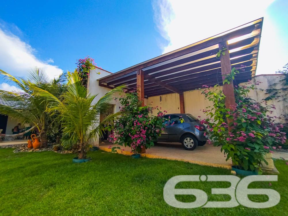Descubra Seu Novo Lar no Paraíso de São Francisco do Sul!
Imagine viver a poucos passos da praia em um imóvel que combina conforto, beleza natural e localização estratégica. Esta casa térrea, localizada no bairro Ubatuba, é um verdadeiro convite à qualidade de vida. Construída em 2010, ela oferece 75m² de área privativa em um terreno espaçoso de 312,50m², com design funcional e detalhes que encantam.
Destaques do Imóvel:
Conforto Interno:
A residência possui uma sala de estar e jantar integradas, perfeitas para reunir a família e amigos em um ambiente acolhedor. A cozinha planejada é moderna e prática, com excelente aproveitamento de espaço e luz natural. O imóvel conta com um dormitório aconchegante, uma suíte espaçosa e dois banheiros bem distribuídos.
Lazer e Bem-Estar:
No exterior, você encontrará um espaço verde impecável, com palmeiras e flores que embelezam o jardim. A área de festas com churrasqueira é o lugar ideal para seus momentos de descontração. Relaxe em uma rede enquanto aproveita a brisa do mar e a tranquilidade que este imóvel proporciona.
Estrutura Completa:
A casa oferece uma garagem coberta e espaço para até dois carros descobertos. Tudo isso em uma propriedade completamente murada, garantindo segurança e privacidade para você e sua família.
Localização Perfeita:
Situada em uma rua pavimentada, a casa está a poucos metros da praia e conta com fácil acesso às principais vias da região. Você também estará próximo a serviços essenciais, comércios locais e transporte público, tornando o dia a dia ainda mais prático.
Se você busca um lar que combine praticidade, lazer e proximidade com a natureza, este é o lugar certo! Entre em contato com a 636 Negócios Imobiliários e agende sua visita.
Venha conhecer e se apaixonar pelo seu próximo endereço: um espaço onde cada detalhe foi pensado para você viver bem!
636 NEGÓCIOS IMOBILIÁRIOS: A SUA MELHOR ESCOLHA
Com mais de 30 anos de experiência, a 636 Negócios Imobiliários é sua parceira ideal para encontrar o imóvel perfeito. Estamos prontos para ajudá-lo a fazer deste imóvel o seu novo lar.
Telefone: (47) 3451-0636
WhatsApp: (47) 99190-0636
Não perca esta oportunidade única. Visite nosso site para mais informações: i636.com.br