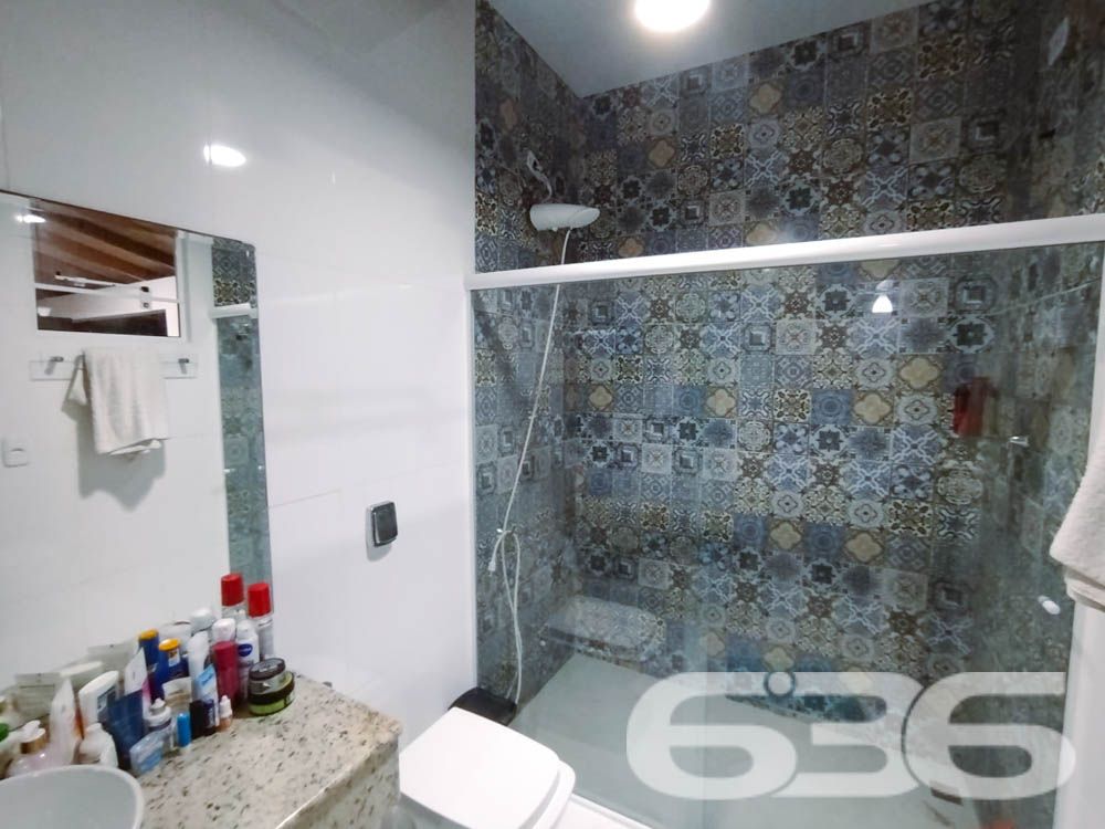 Descubra Seu Novo Lar no Paraíso de São Francisco do Sul!
Imagine viver a poucos passos da praia em um imóvel que combina conforto, beleza natural e localização estratégica. Esta casa térrea, localizada no bairro Ubatuba, é um verdadeiro convite à qualidade de vida. Construída em 2010, ela oferece 75m² de área privativa em um terreno espaçoso de 312,50m², com design funcional e detalhes que encantam.
Destaques do Imóvel:
Conforto Interno:
A residência possui uma sala de estar e jantar integradas, perfeitas para reunir a família e amigos em um ambiente acolhedor. A cozinha planejada é moderna e prática, com excelente aproveitamento de espaço e luz natural. O imóvel conta com um dormitório aconchegante, uma suíte espaçosa e dois banheiros bem distribuídos.
Lazer e Bem-Estar:
No exterior, você encontrará um espaço verde impecável, com palmeiras e flores que embelezam o jardim. A área de festas com churrasqueira é o lugar ideal para seus momentos de descontração. Relaxe em uma rede enquanto aproveita a brisa do mar e a tranquilidade que este imóvel proporciona.
Estrutura Completa:
A casa oferece uma garagem coberta e espaço para até dois carros descobertos. Tudo isso em uma propriedade completamente murada, garantindo segurança e privacidade para você e sua família.
Localização Perfeita:
Situada em uma rua pavimentada, a casa está a poucos metros da praia e conta com fácil acesso às principais vias da região. Você também estará próximo a serviços essenciais, comércios locais e transporte público, tornando o dia a dia ainda mais prático.
Se você busca um lar que combine praticidade, lazer e proximidade com a natureza, este é o lugar certo! Entre em contato com a 636 Negócios Imobiliários e agende sua visita.
Venha conhecer e se apaixonar pelo seu próximo endereço: um espaço onde cada detalhe foi pensado para você viver bem!
636 NEGÓCIOS IMOBILIÁRIOS: A SUA MELHOR ESCOLHA
Com mais de 30 anos de experiência, a 636 Negócios Imobiliários é sua parceira ideal para encontrar o imóvel perfeito. Estamos prontos para ajudá-lo a fazer deste imóvel o seu novo lar.
Telefone: (47) 3451-0636
WhatsApp: (47) 99190-0636
Não perca esta oportunidade única. Visite nosso site para mais informações: i636.com.br