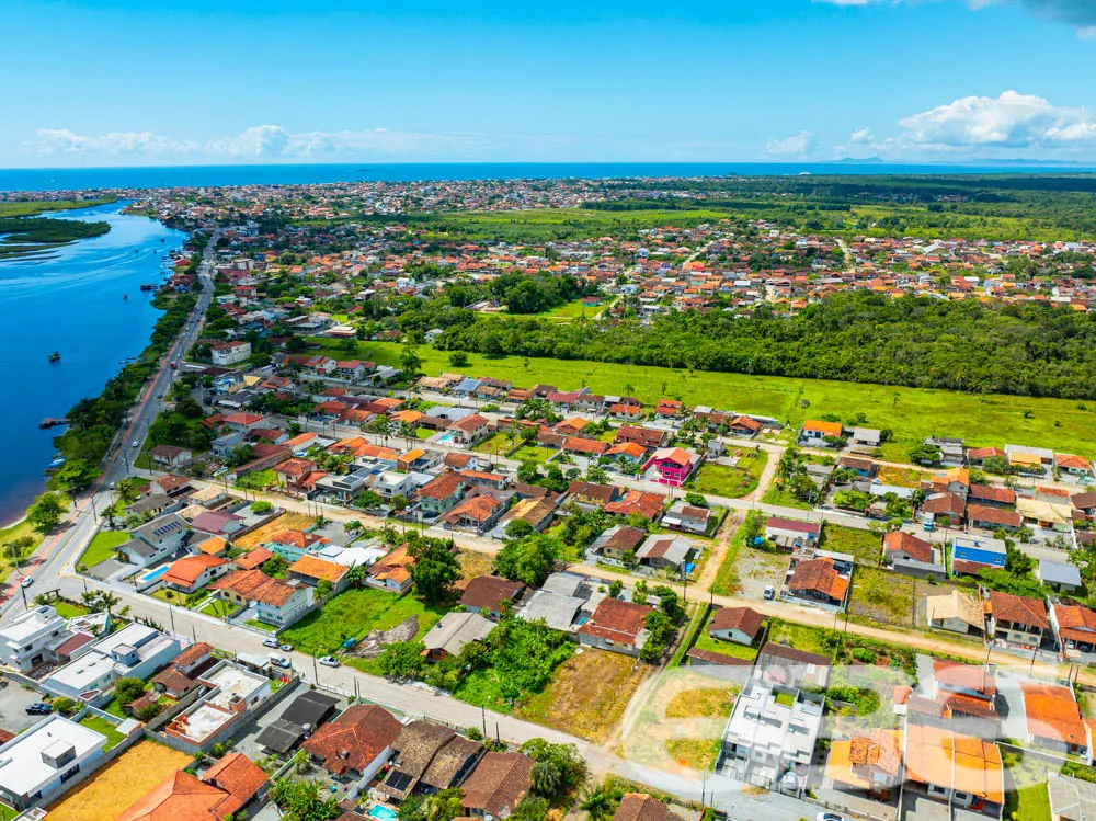 Terreno de esquina com excelente localização em Ba