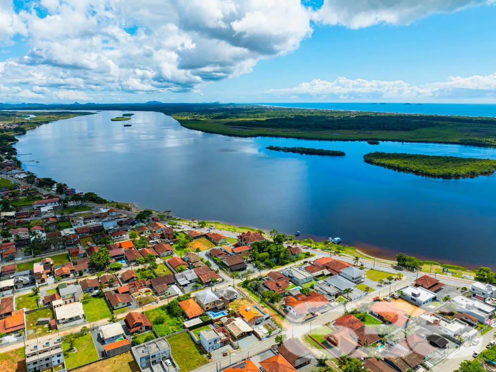 Terreno de esquina com excelente localização em Ba