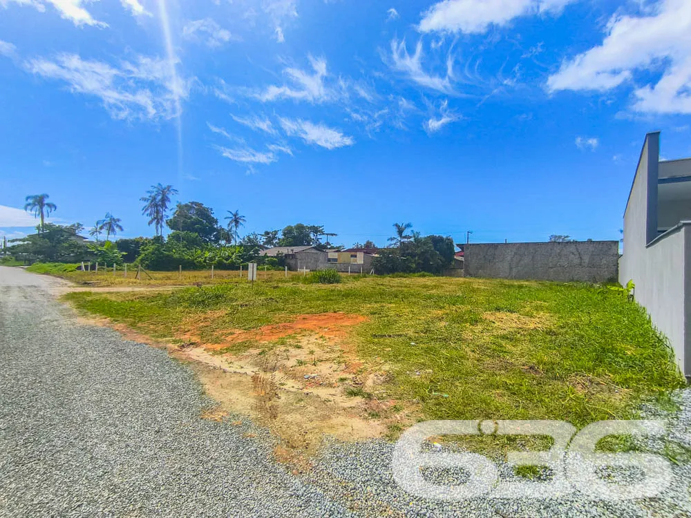 Terreno de esquina com excelente localização em Ba
