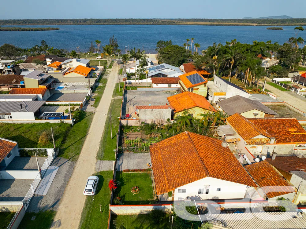 CASA COM 3 QUARTOS A POUCOS PASSOS DA LAGOA
Imagi