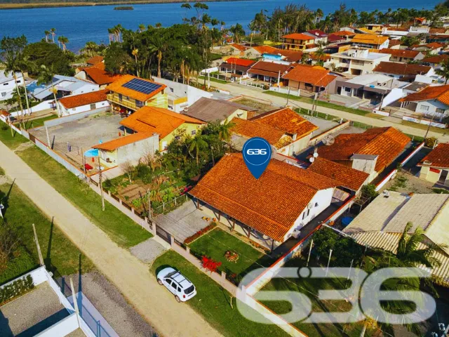 CASA COM 3 QUARTOS A POUCOS PASSOS DA LAGOA
Imagi
