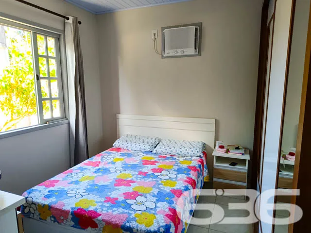 Apresentamos esta charmosa residência térrea, loca