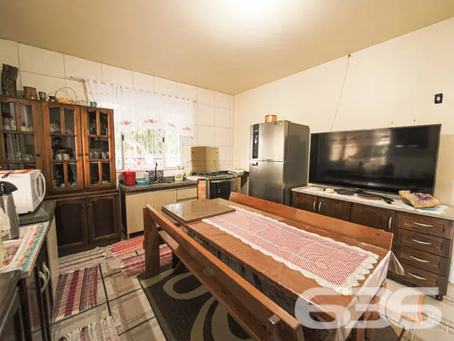 BELÍSSIMA RESIDÊNCIA COM 2 SUÍTE E MAIS 3 QUARTOS