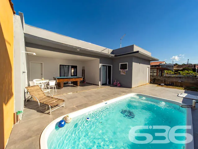 EXCELENTE CASA COM 1 SUÍTE E 2 QUARTOS EM BALNEÁRI