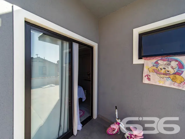 EXCELENTE CASA COM 1 SUÍTE E 2 QUARTOS EM BALNEÁRI