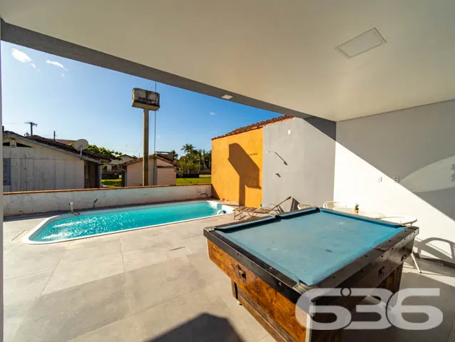 EXCELENTE CASA COM 1 SUÍTE E 2 QUARTOS EM BALNEÁRI