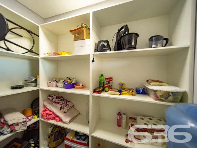 EXCELENTE CASA COM 1 SUÍTE E 2 QUARTOS EM BALNEÁRI