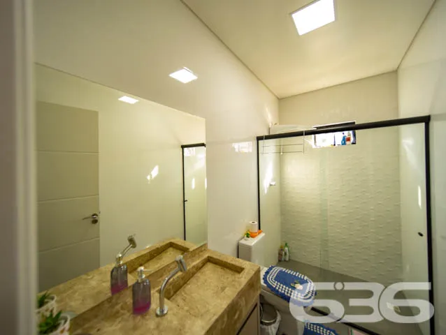 EXCELENTE CASA COM 1 SUÍTE E 2 QUARTOS EM BALNEÁRI