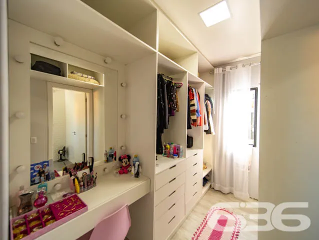 EXCELENTE CASA COM 1 SUÍTE E 2 QUARTOS EM BALNEÁRI