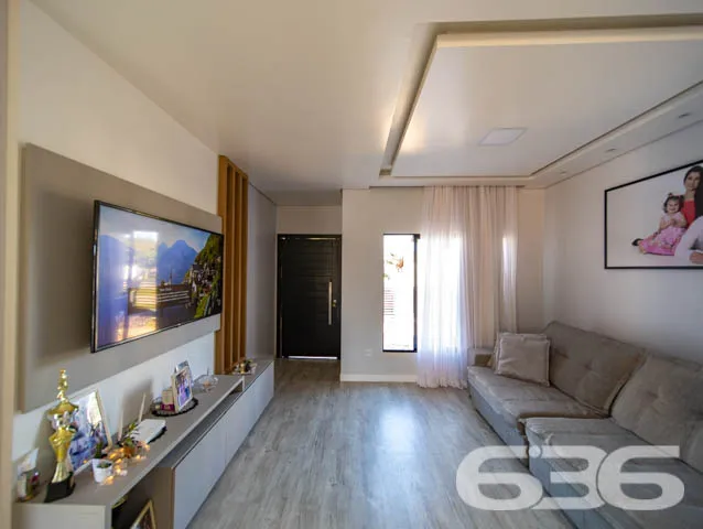 EXCELENTE CASA COM 1 SUÍTE E 2 QUARTOS EM BALNEÁRI