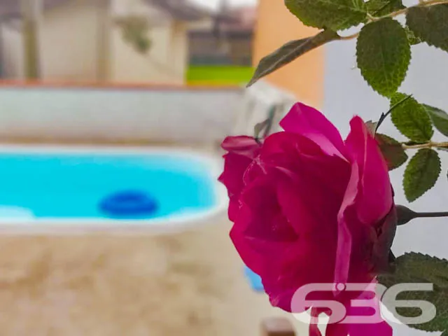 EXCELENTE CASA COM 1 SUÍTE E 2 QUARTOS EM BALNEÁRI