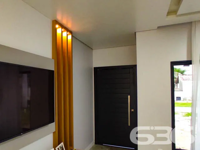 EXCELENTE CASA COM 1 SUÍTE E 2 QUARTOS EM BALNEÁRI