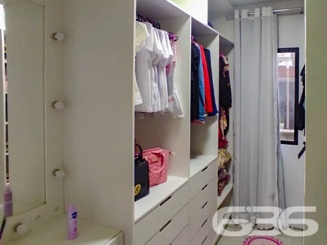 EXCELENTE CASA COM 1 SUÍTE E 2 QUARTOS EM BALNEÁRI