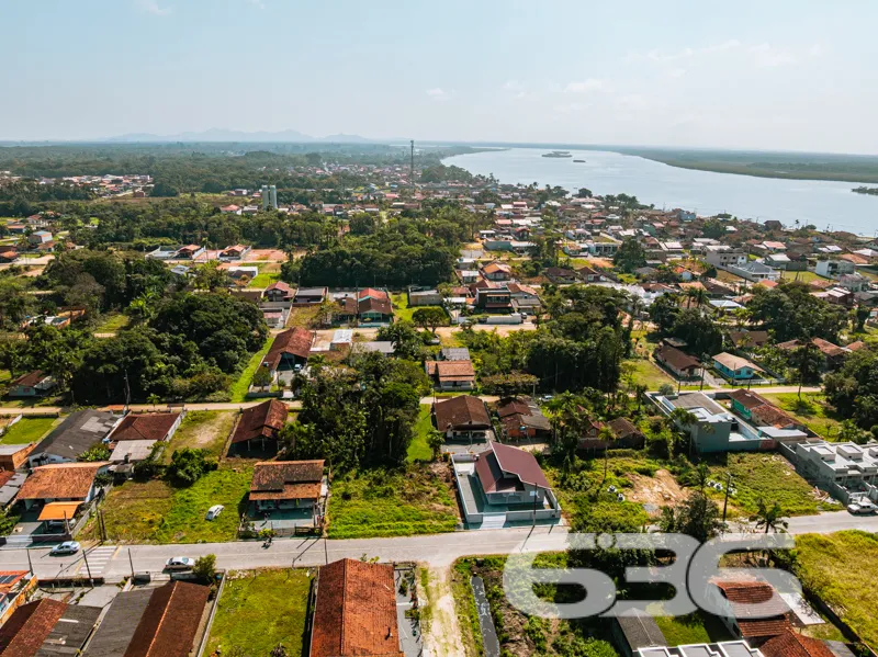 Terreno à Venda: Construa Seus Sonhos em Balneário