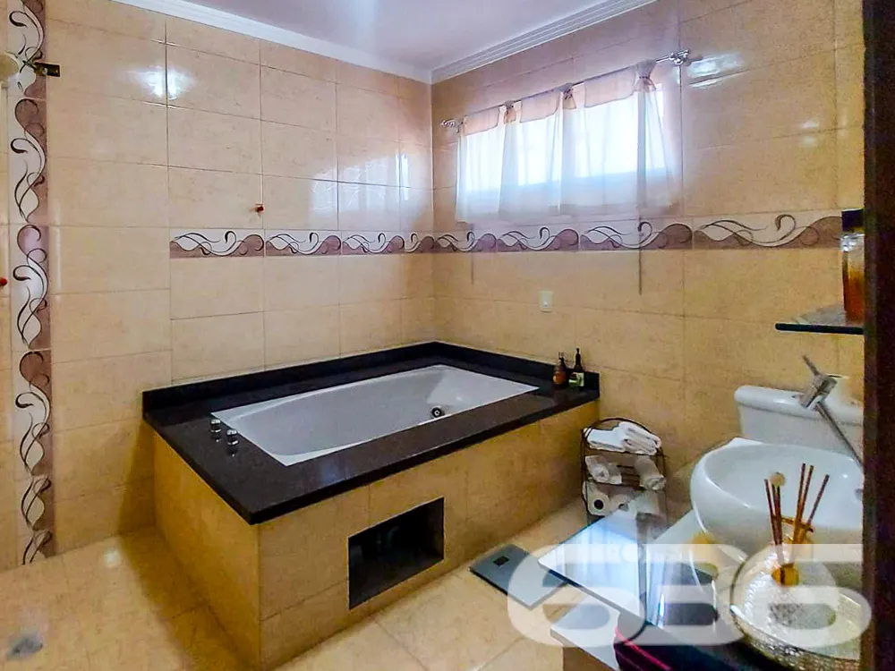 RESIDÊNCIA COM SUÍTE + 3 QUARTOS CADA NO BAIRRO BO