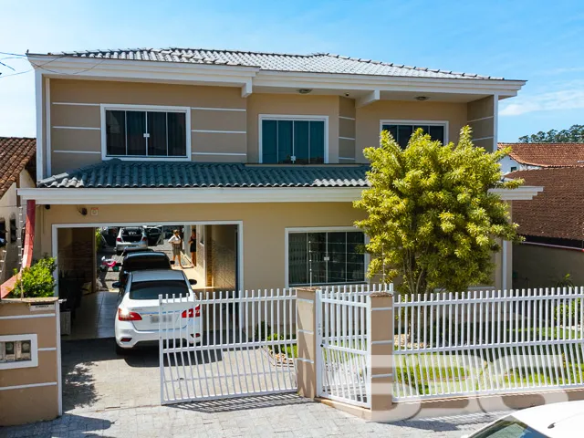 RESIDÊNCIA COM SUÍTE + 3 QUARTOS CADA NO BAIRRO BO