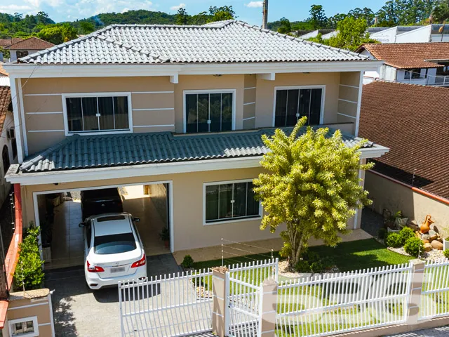 RESIDÊNCIA COM SUÍTE + 3 QUARTOS CADA NO BAIRRO BO
