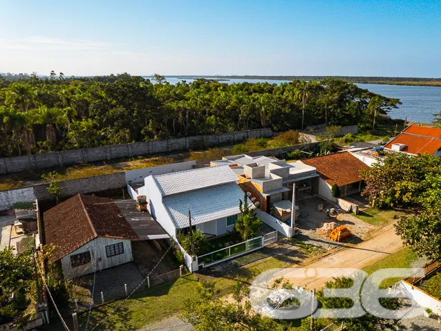 EXCLUSIVA RESIDÊNCIA PRÓXIMA À LAGOA - UMA VERDADE