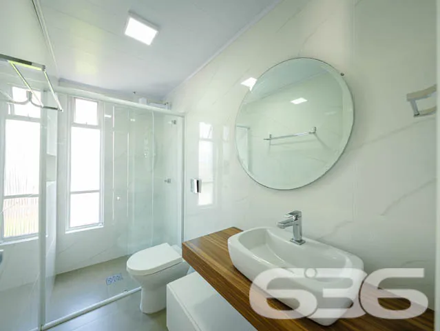 Apresentamos este apartamento localizado no coraçã