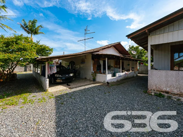 VENDE-SE DUAS CASAS EM UM TERRENO DE ESQUINA NO BA