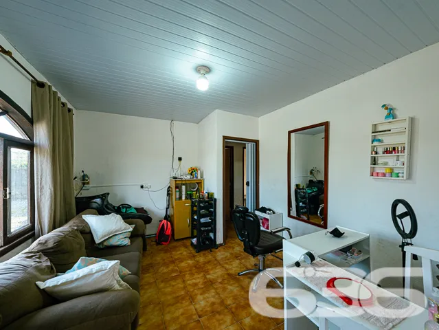 VENDE-SE DUAS CASAS EM UM TERRENO DE ESQUINA NO BA