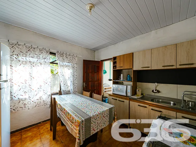 VENDE-SE DUAS CASAS EM UM TERRENO DE ESQUINA NO BA