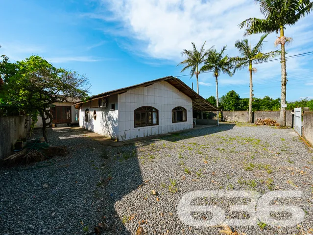 VENDE-SE DUAS CASAS EM UM TERRENO DE ESQUINA NO BA