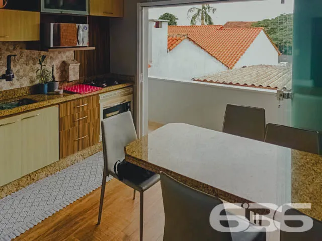 OPORTUNIDADE DE SOBRADO COM 4 QUARTOS, NO BAIRRO B