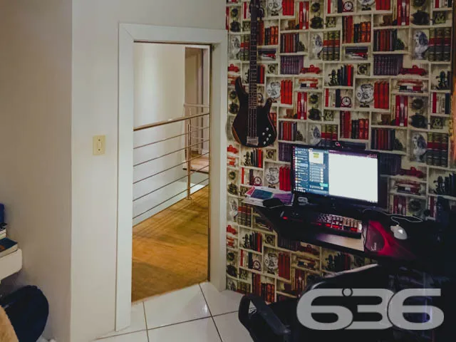 OPORTUNIDADE DE SOBRADO COM 4 QUARTOS, NO BAIRRO B