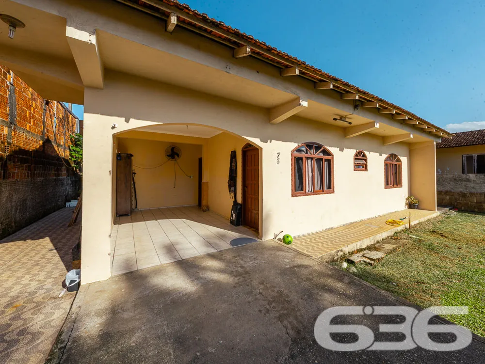 TERRENO COM DUAS CASAS À VENDA EM JOINVILLE - ESTU
