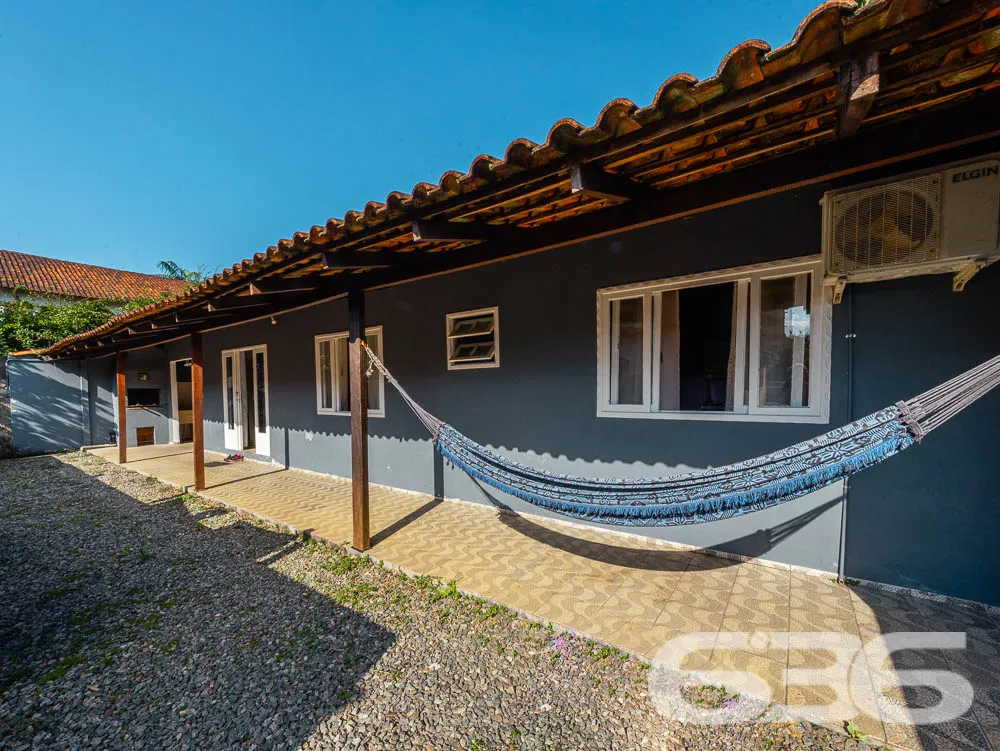 TERRENO COM DUAS CASAS À VENDA EM JOINVILLE - ESTU