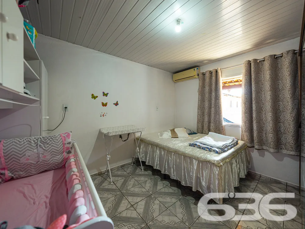 TERRENO COM DUAS CASAS À VENDA EM JOINVILLE - ESTU