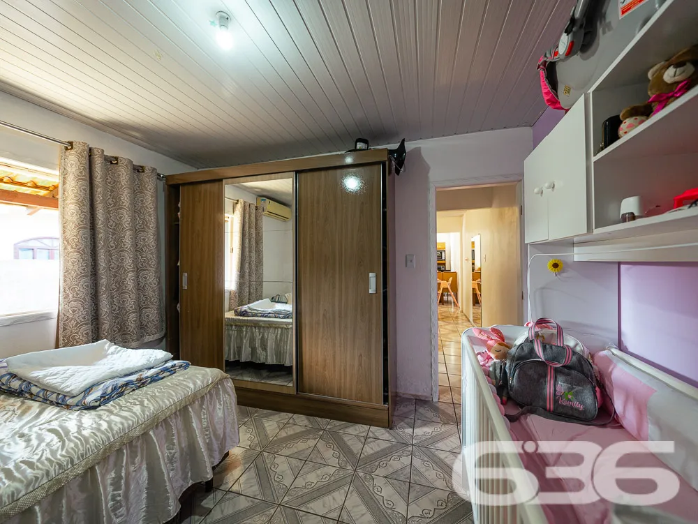 TERRENO COM DUAS CASAS À VENDA EM JOINVILLE - ESTU
