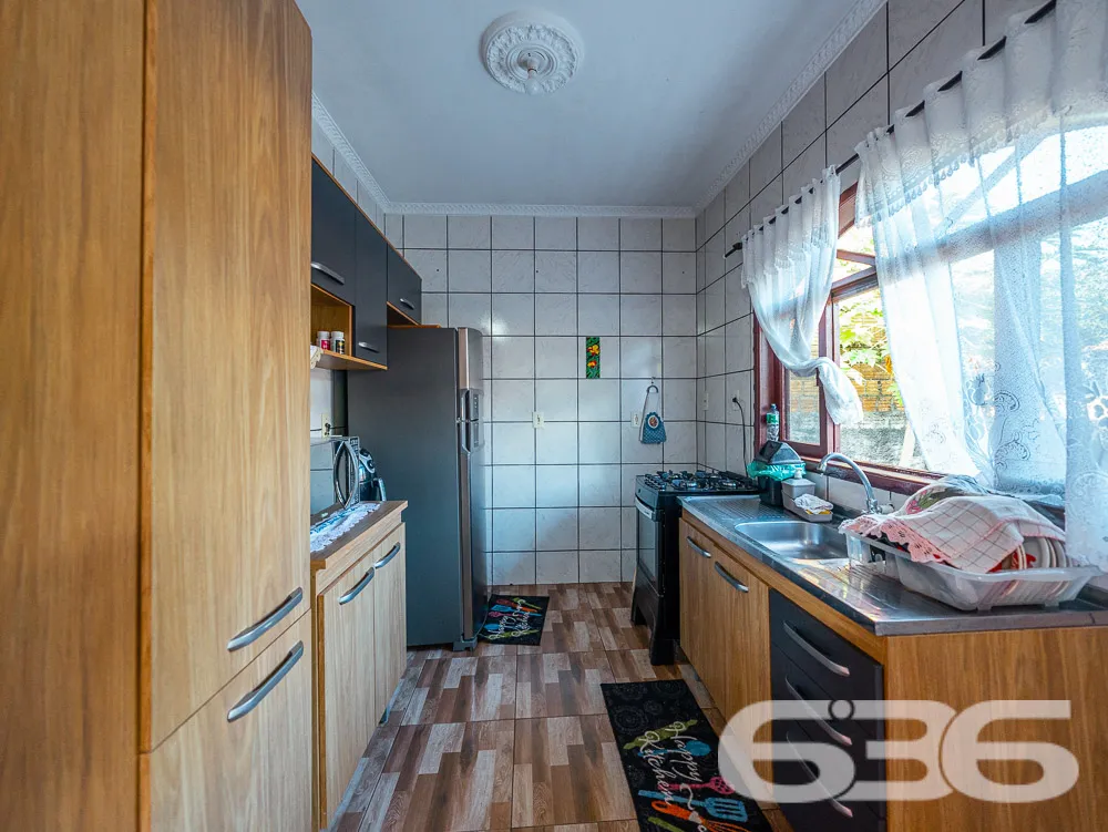 TERRENO COM DUAS CASAS À VENDA EM JOINVILLE - ESTU
