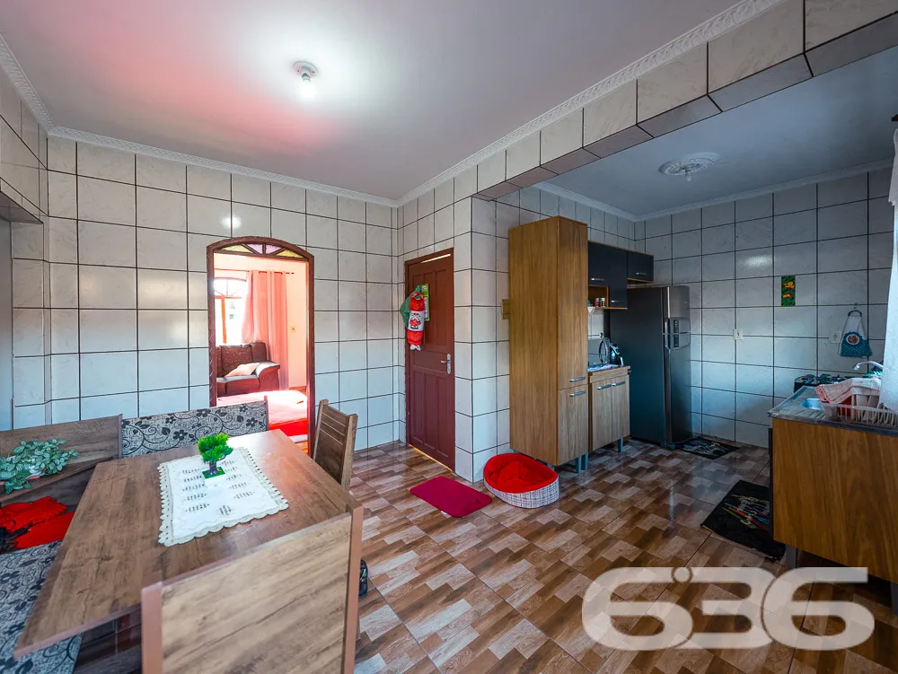 TERRENO COM DUAS CASAS À VENDA EM JOINVILLE - ESTU