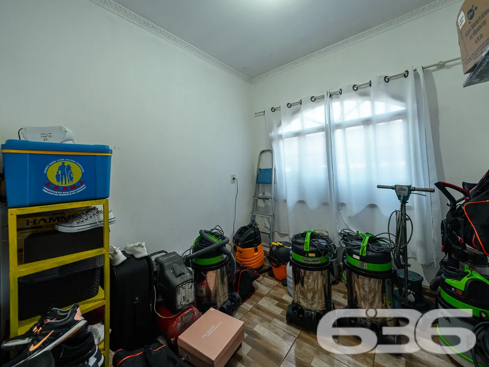 TERRENO COM DUAS CASAS À VENDA EM JOINVILLE - ESTU
