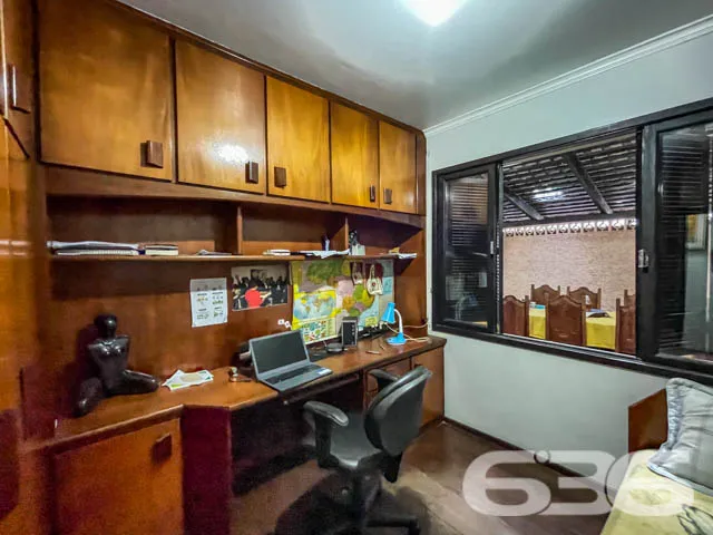 BELĂSSIMA  CASA COM ĂREA DE LAZER NO BAIRRO BOM RE