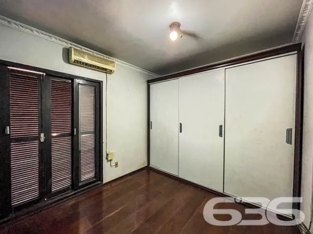 BELĂSSIMA  CASA COM ĂREA DE LAZER NO BAIRRO BOM RE