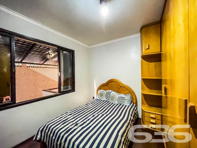 BELĂSSIMA  CASA COM ĂREA DE LAZER NO BAIRRO BOM RE