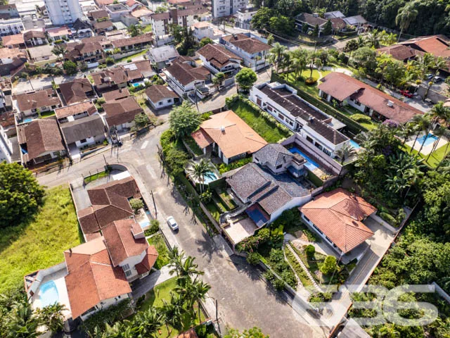 BELĂSSIMA  CASA COM ĂREA DE LAZER NO BAIRRO BOM RE
