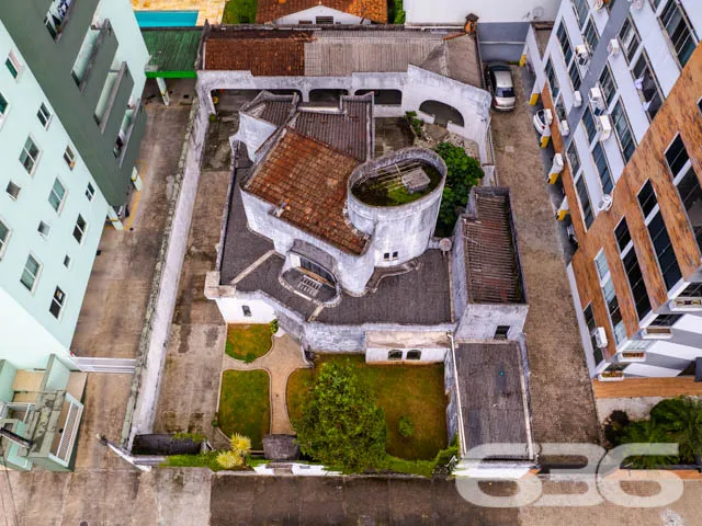 MAGNĂFICA CASA COM 2 SUĂTE E 1 QUARTO, NO BAIRRO B