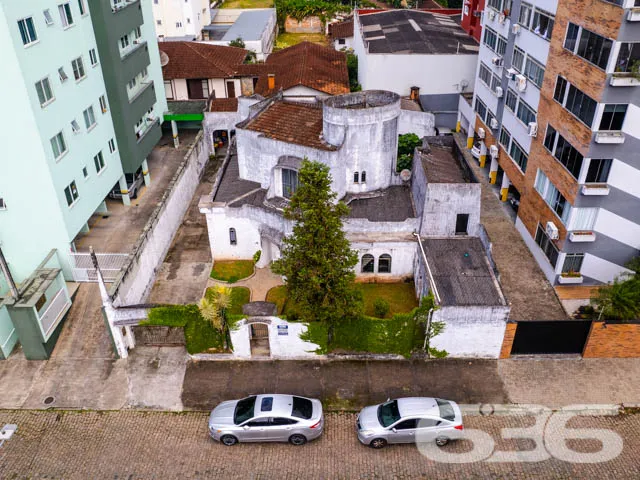 MAGNĂFICA CASA COM 2 SUĂTE E 1 QUARTO, NO BAIRRO B