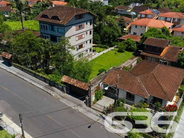 VENDE-SE TERRENO AMPLO E PRONTO PARA CONSTRUIR NO