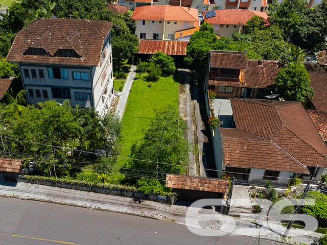 VENDE-SE TERRENO AMPLO E PRONTO PARA CONSTRUIR NO